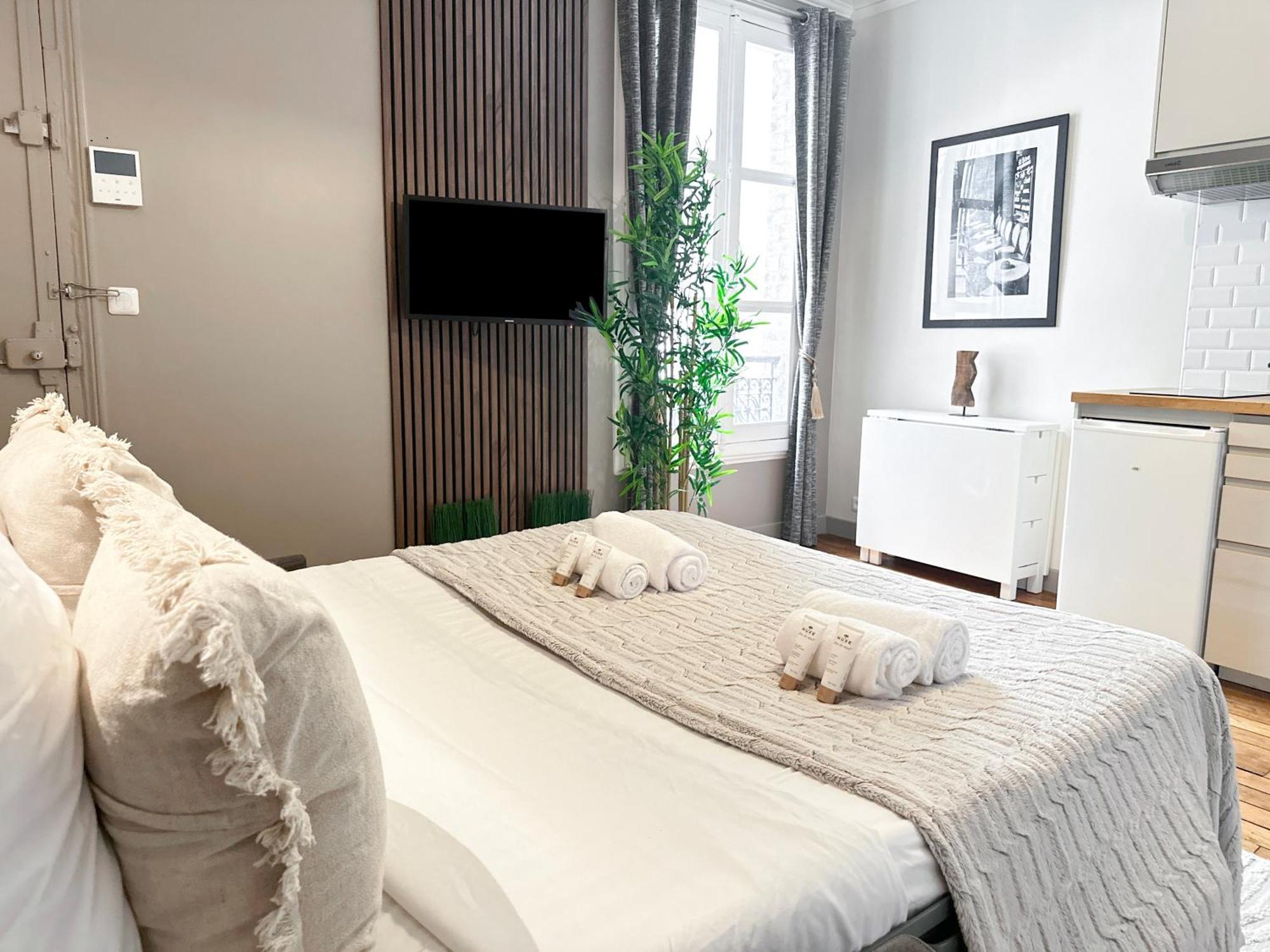 Апартаменты Unique Flat Near Louvre & Palais Royal Париж Экстерьер фото